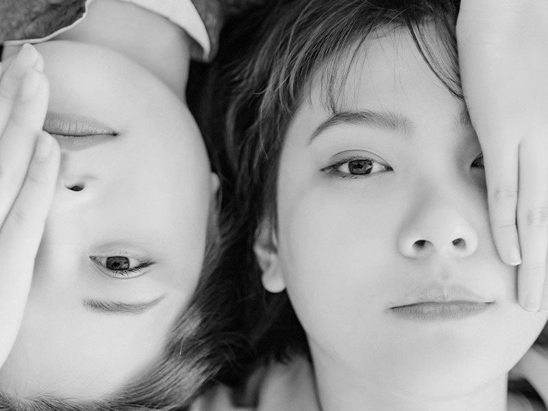 Mech na dachu – skąd się bierze i jak go skutecznie usunąć z dachu?