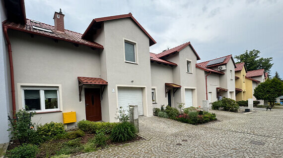 Efekty po czyszczeniu i malowaniu elewacji