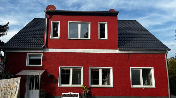 czyszczenie-malowanie-dachu-efekt efekt czyszczenia i malowania dachu