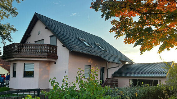 Efekt malowania i czyszczenia dachu Efekt malowania i czyszczenia dachu