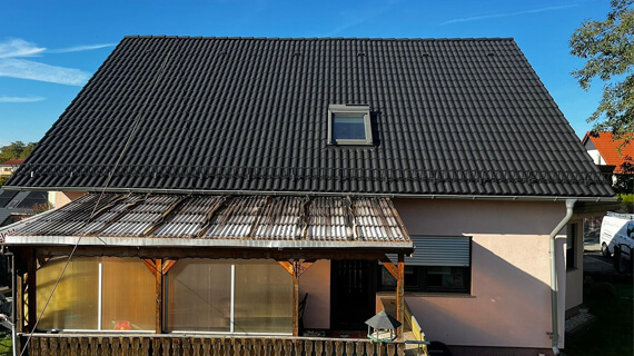 Dach pomalowany i odświeżony dach przed myciem