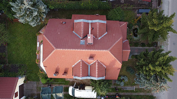 Czyszczenie dachu w Słubicach przed po