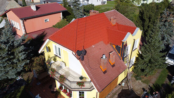 Czyszczenie i malowanie dachu w Słubicach przed po