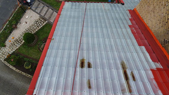 Malowanie dachu z blachy