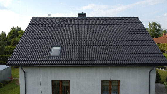 Dach przed malowaniem - Bolesławice Malowanie dachu w Bolesławicach - przed i po