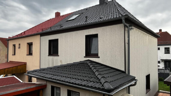 Mycie i malowanie dachów w Zwickau - efekt po Mycie i malowanie dachu w Zwickau - efekt przed i po