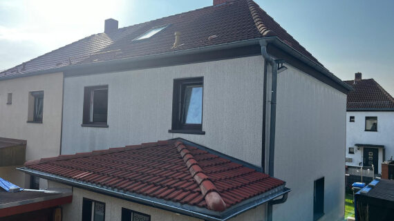 Mycie i malowanie dachów w Zwickau - efekt przed Mycie i malowanie dachu w Zwickau - efekt przed i po