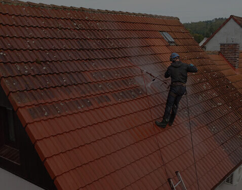 DOKŁADNE CZYSZCZENIE POWIERZCHNI farba do dachu