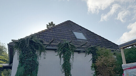 Malowanie dachu przed i po Windeby