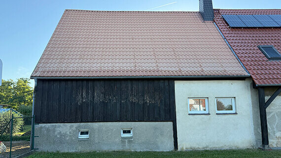 Dach przed malowaniem w Kodersdorf Malowanie dachu - przed i po w Kodersdorf