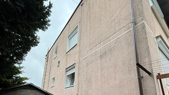 Elewacja budynku przed czyszczeniem - Krosno Odrzańskie