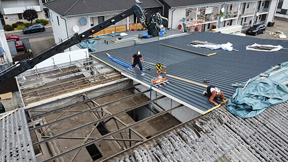 Montaż nowego dachu z blachy - realizacja w Übach-Palenberg