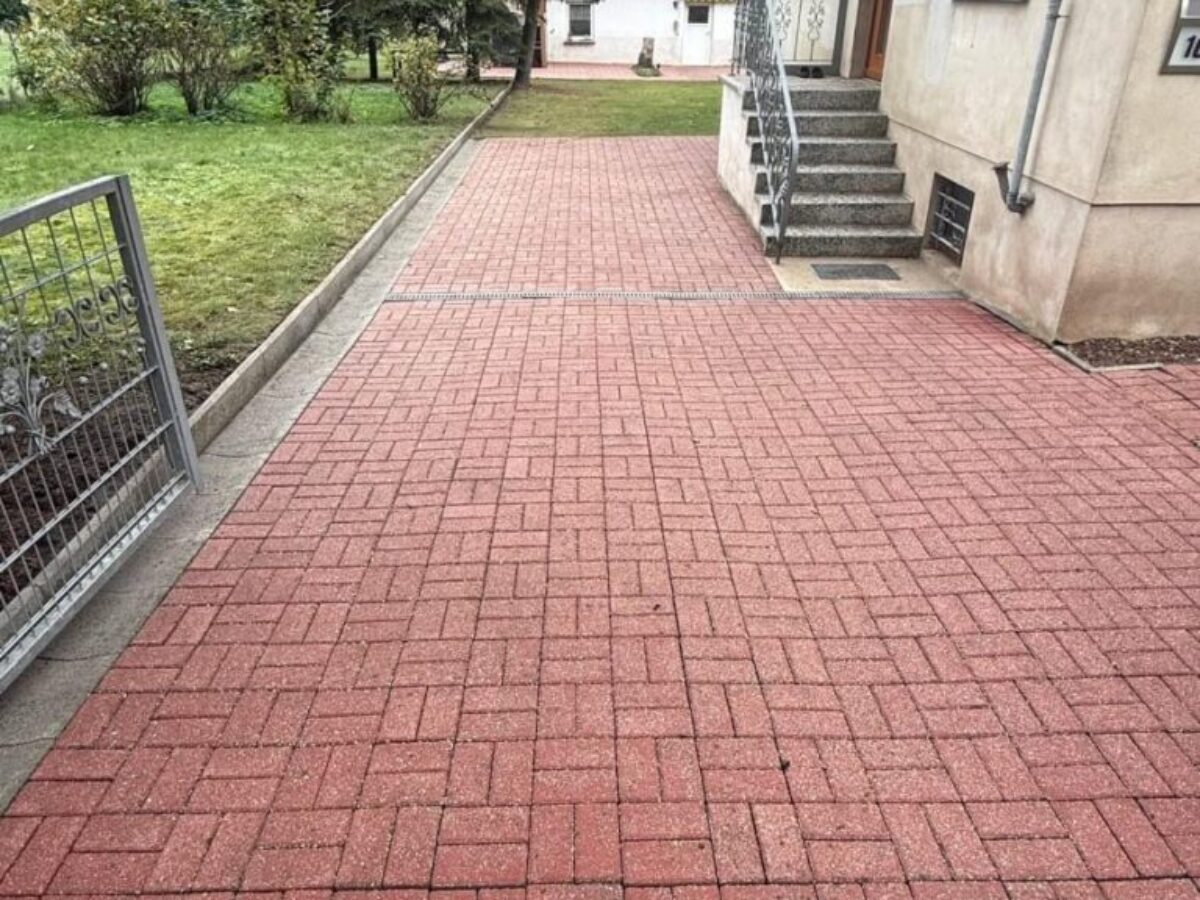 Nennhausen - Po czyszczeniu kostki brukowej Nennhausen - Po czyszczeniu kostki brukowej