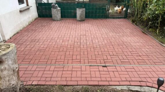 Po czyszczeniu kostki brukowej - Nennhausen Czyszczenie kostki brukowej w Nennhausen - przed i po