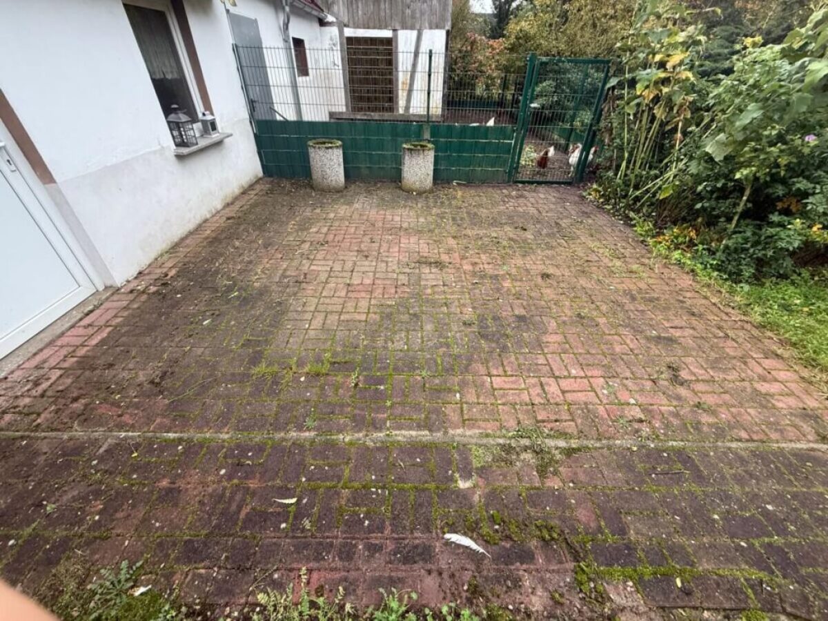 Przed czyszczeniem kostki brukowej - Nennhausen Przed czyszczeniem kostki brukowej - Nennhausen