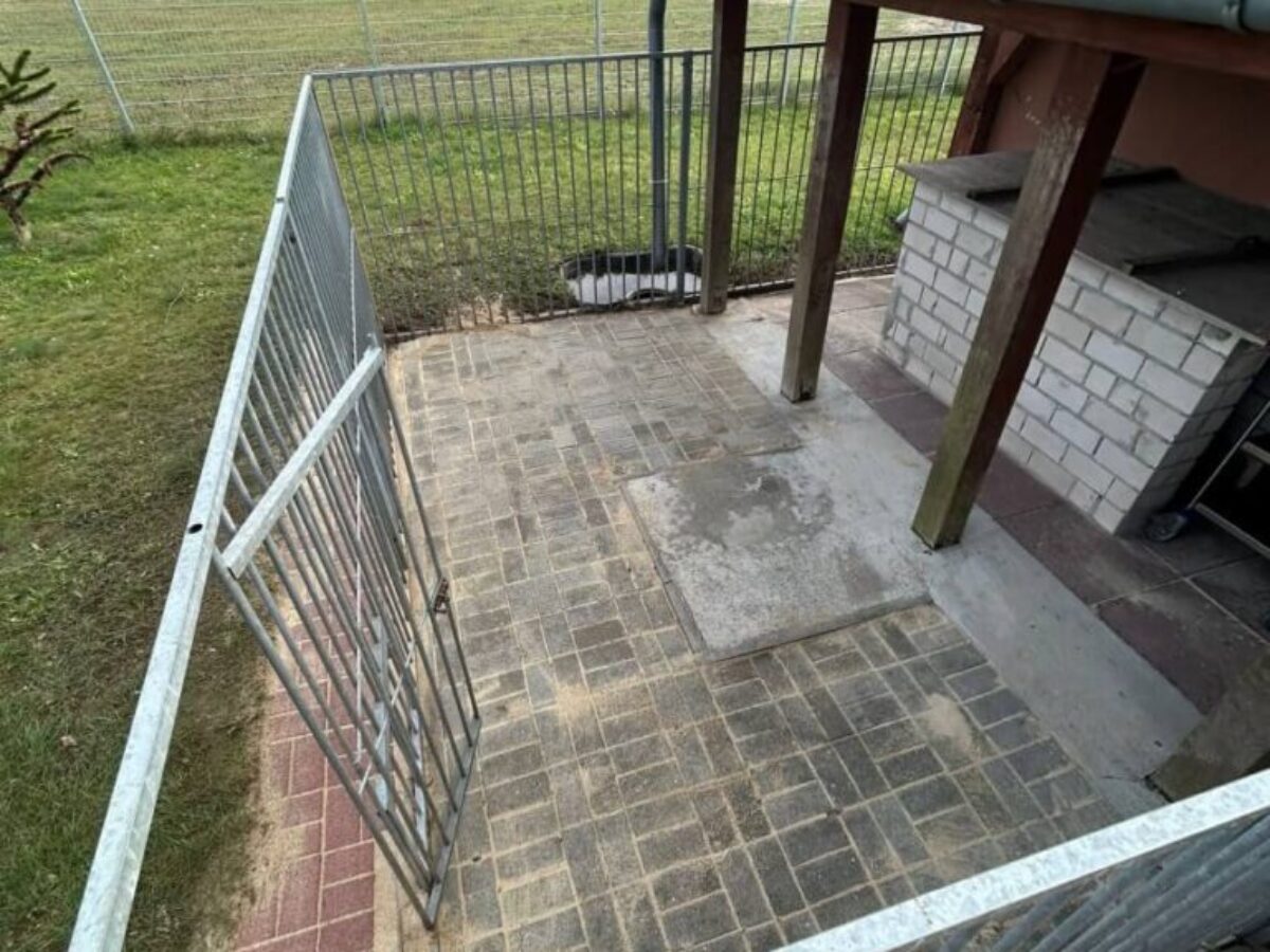 Przed czyszczeniem kostki brukowej - Nennhausen Przed czyszczeniem kostki brukowej - Nennhausen