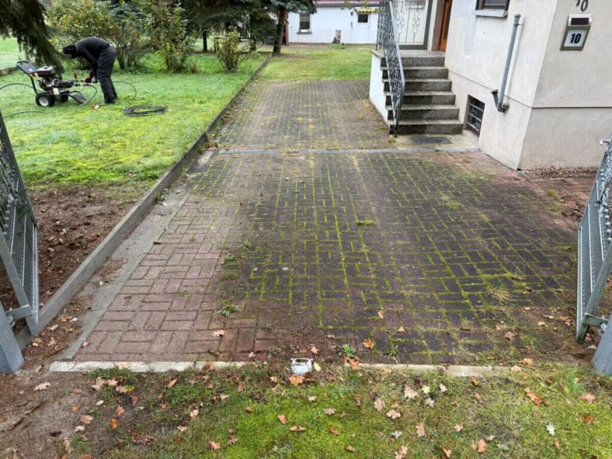 Nennhausen - Przed czyszczeniem kostki brukowej Nennhausen - Przed czyszczeniem kostki brukowej