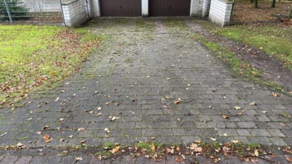 Przed czyszczeniem kostki brukowej w Nennhausen Czyszczenie kostki brukowej w Nennhausen