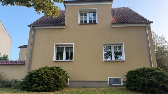 Przed myciem i malowaniem dachu - Roskow Malowanie dachu przed i po - Roskow