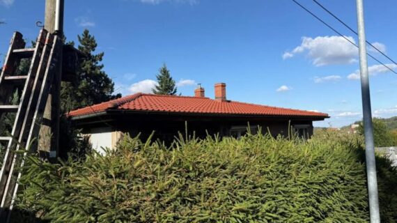 Po malowaniu dachu Sömnitzer Ring, Jahnatal-5 Mycie dachu w Sömnitzer Ring, Jahnatal - przed / po