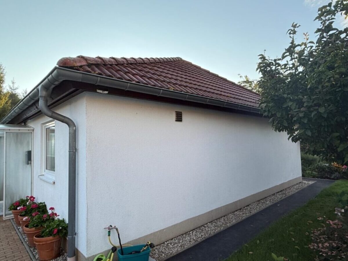 Przed malowaniem dachu Sömnitzer Ring, Jahnatal Przed malowaniem dachu Sömnitzer Ring, Jahnatal