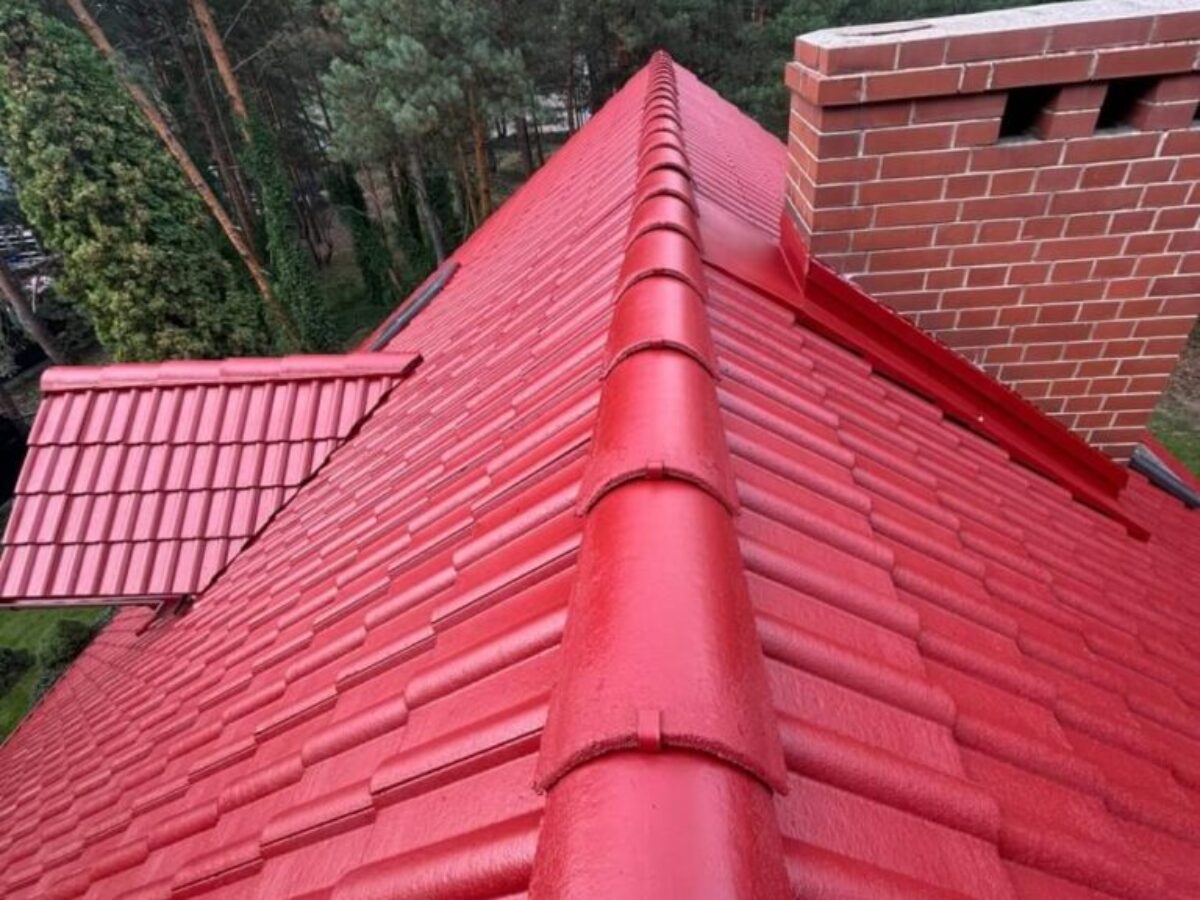 Efekt po malowaniu dachu w Jeziorna koło Nowej Soli Malowanie dachu przed-po Nowa Sól