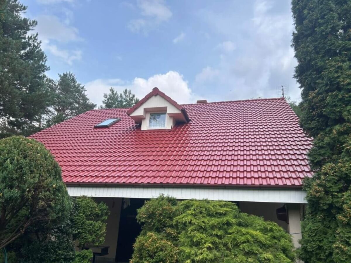 Efekt po malowaniu dachu w Jeziorna koło Nowej Soli Efekt po malowaniu dachu w Jeziorna koło Nowej Soli