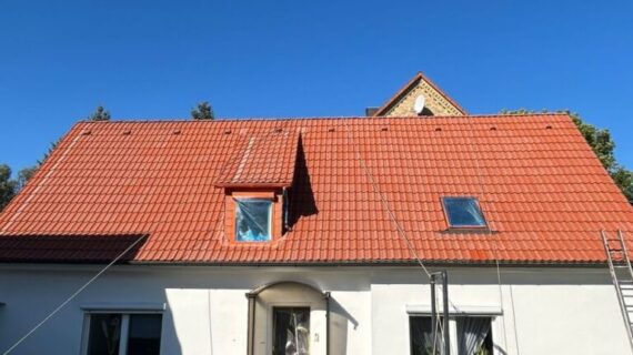 malowanie dachu w Krostitz - przed i po