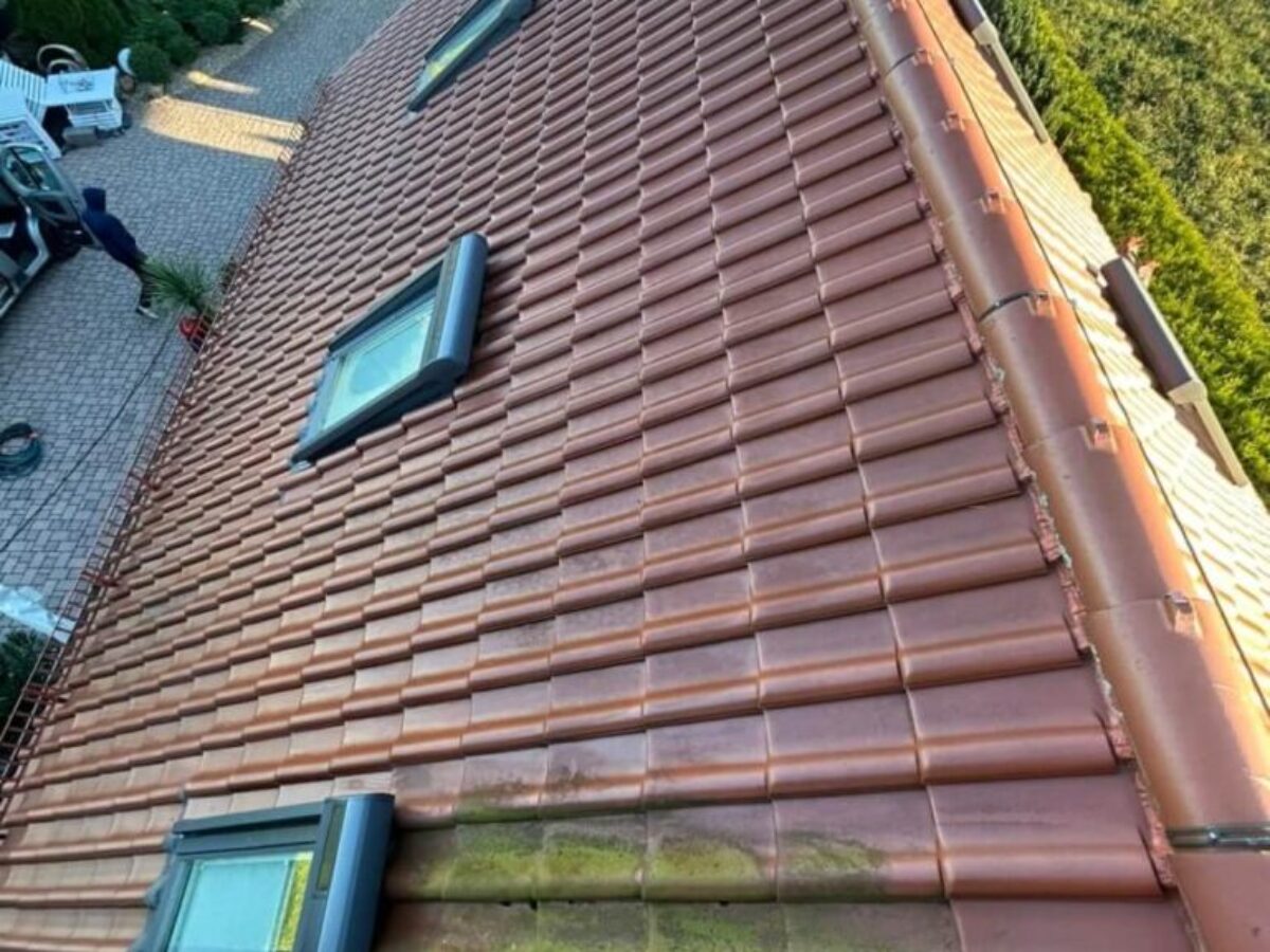 Stan przed czyszczeniem dachu w Radibor Stan przed czyszczeniem dachu w Radibor