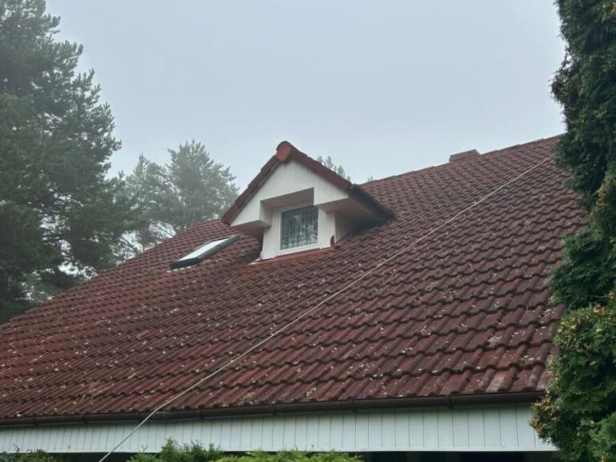 Stan przed malowaniem dachu w Jeziorna koło Nowej Soli Nowa Sól malowanie dachów realizacje