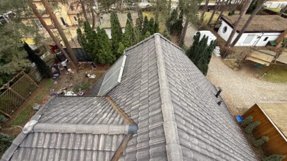 Mycie dachu z nalotów