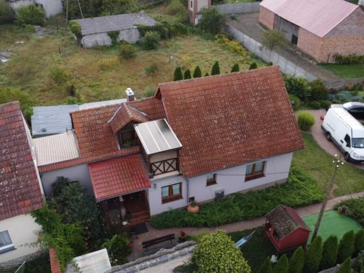 Przed czyszczeniem i malowaniem dachu w Świebodzinie